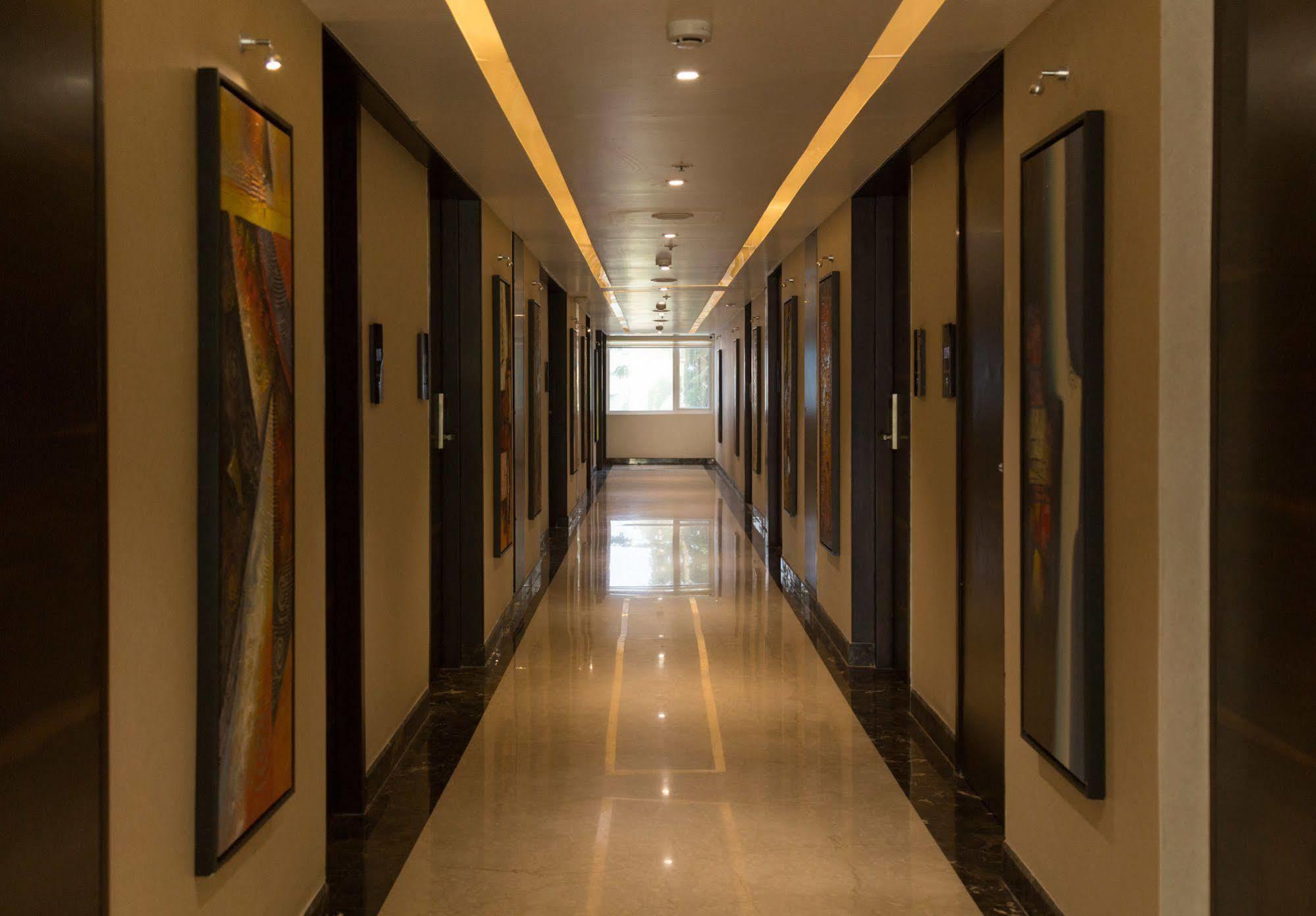Hotel Oxina Lygon Tiruchirappalli ภายนอก รูปภาพ