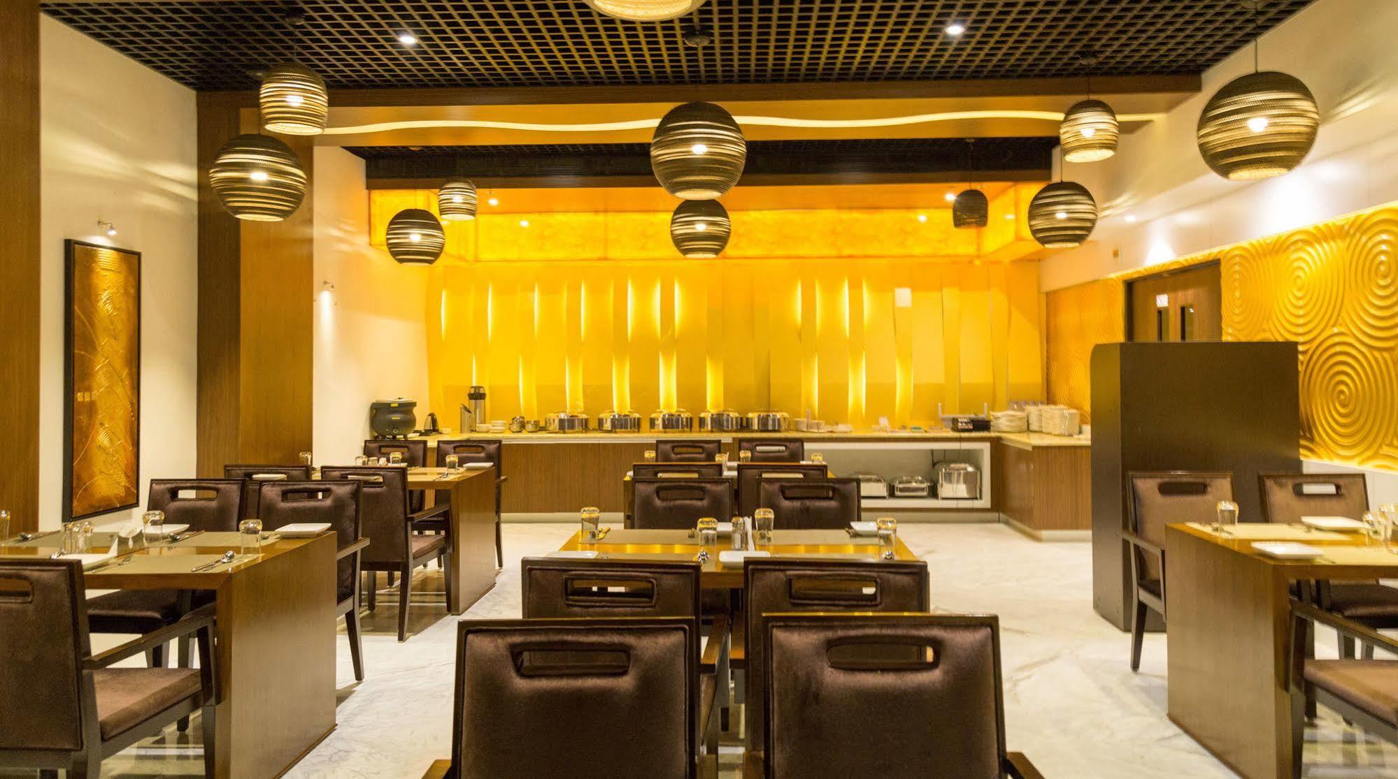 Hotel Oxina Lygon Tiruchirappalli ภายนอก รูปภาพ