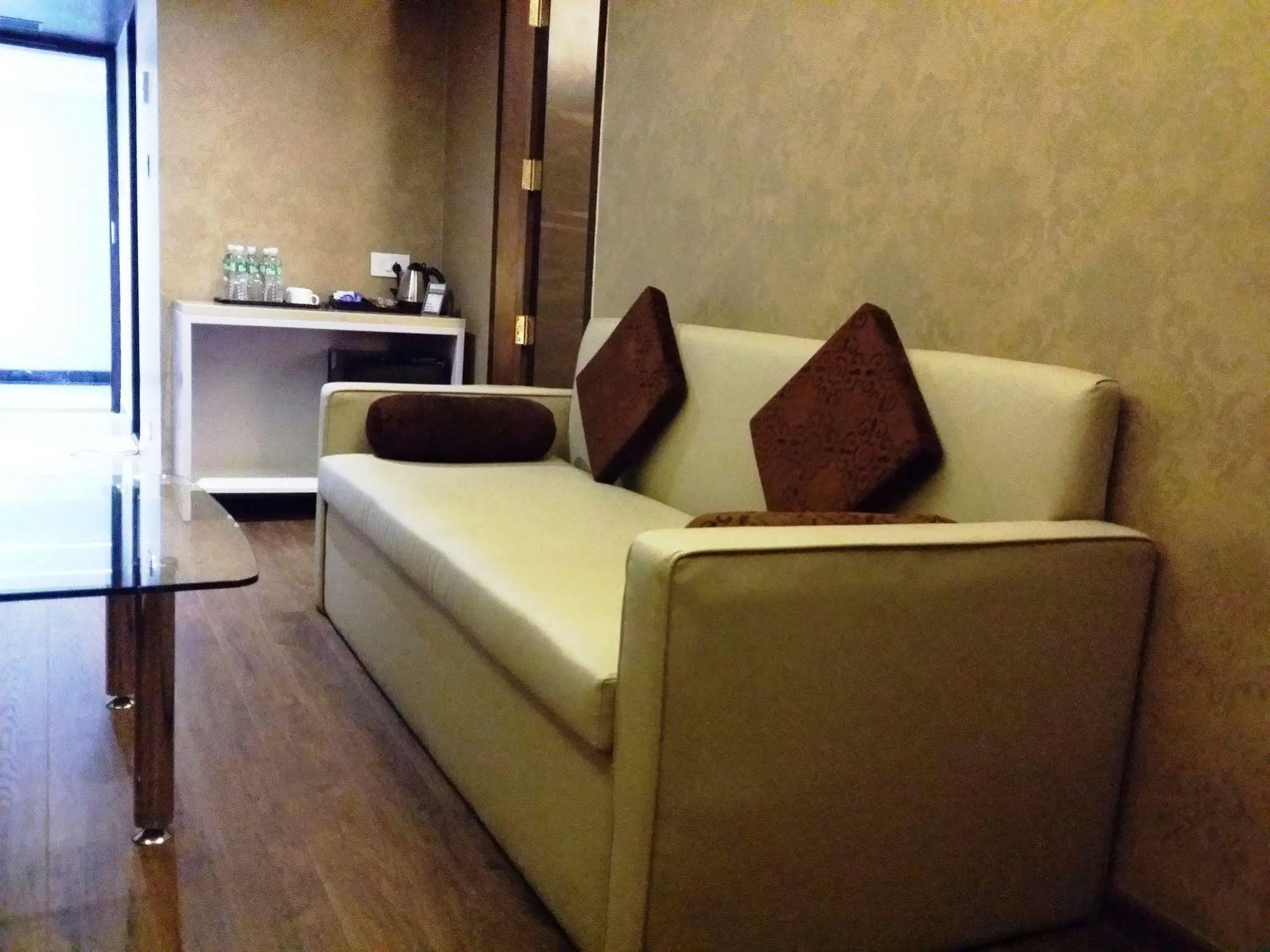 Hotel Oxina Lygon Tiruchirappalli ภายนอก รูปภาพ