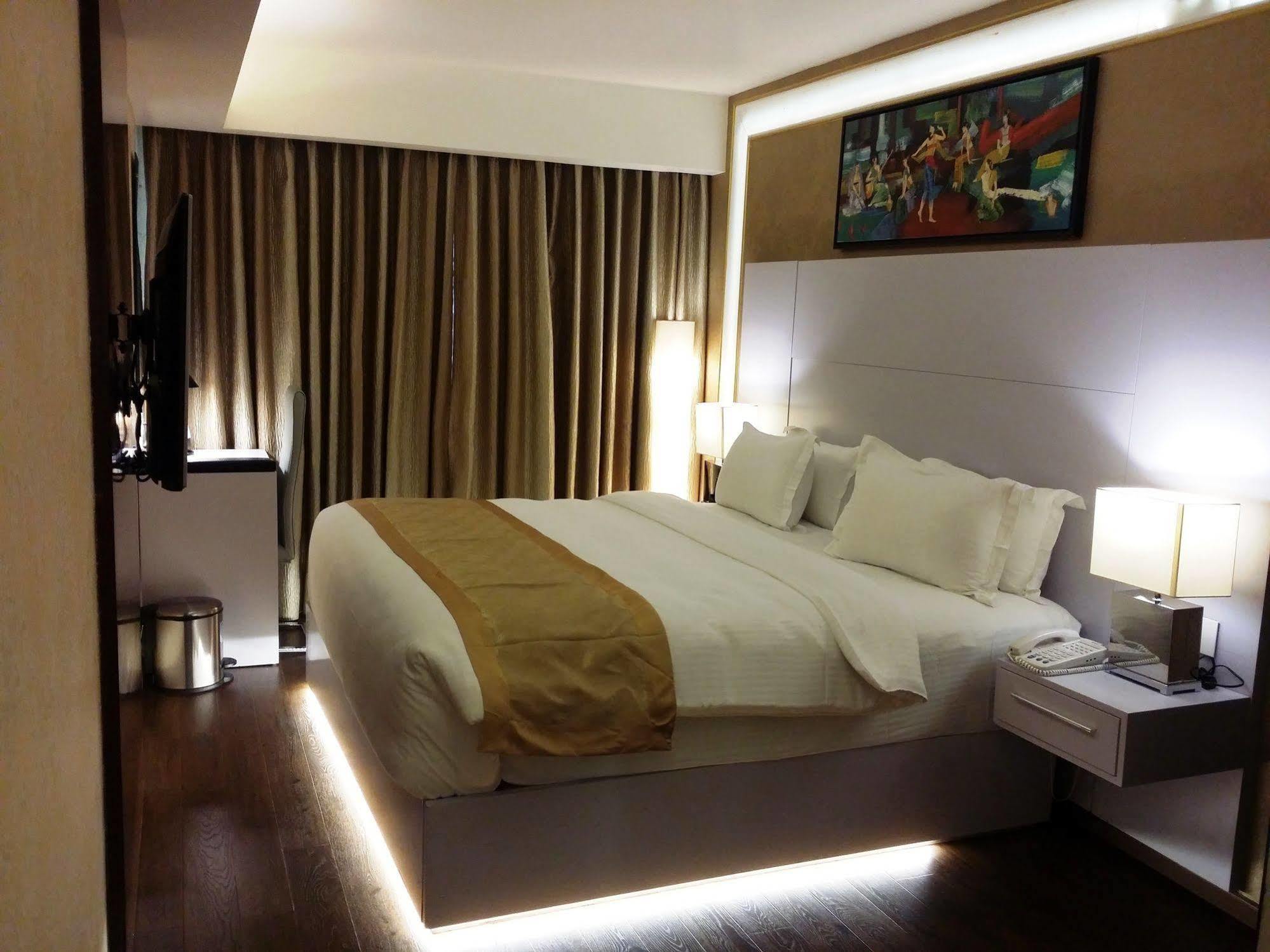 Hotel Oxina Lygon Tiruchirappalli ภายนอก รูปภาพ