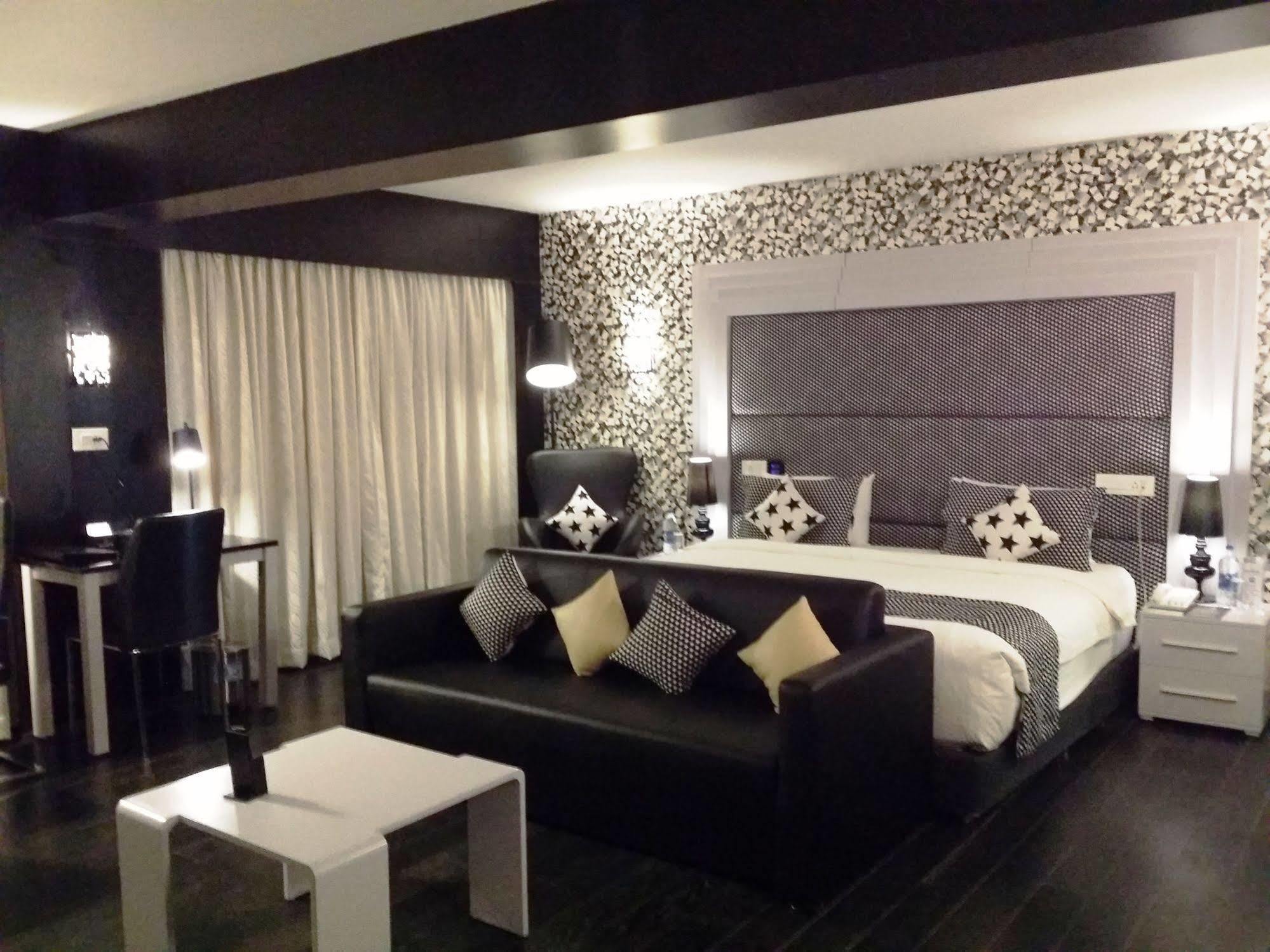 Hotel Oxina Lygon Tiruchirappalli ภายนอก รูปภาพ