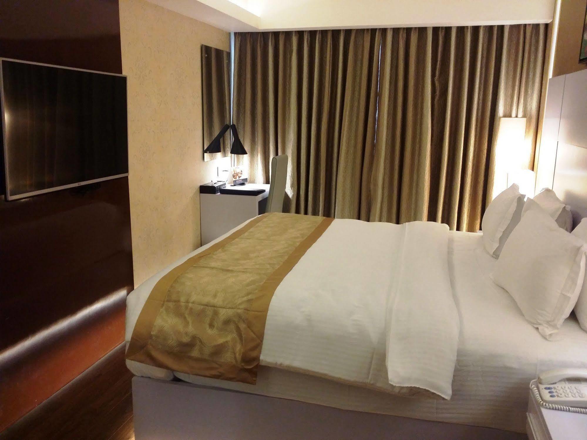 Hotel Oxina Lygon Tiruchirappalli ภายนอก รูปภาพ