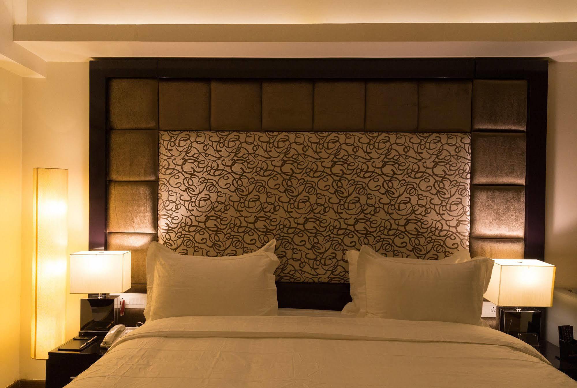 Hotel Oxina Lygon Tiruchirappalli ภายนอก รูปภาพ
