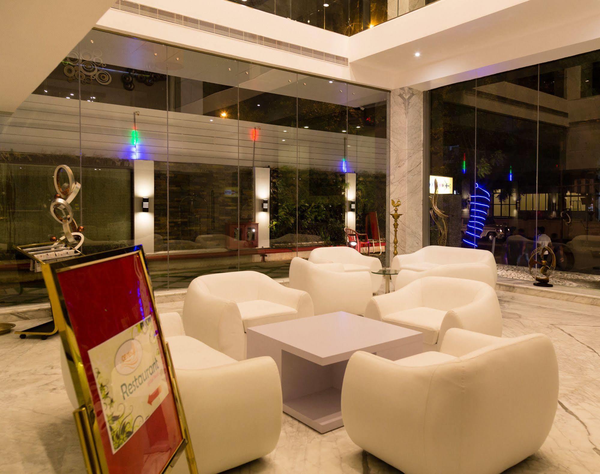 Hotel Oxina Lygon Tiruchirappalli ภายนอก รูปภาพ