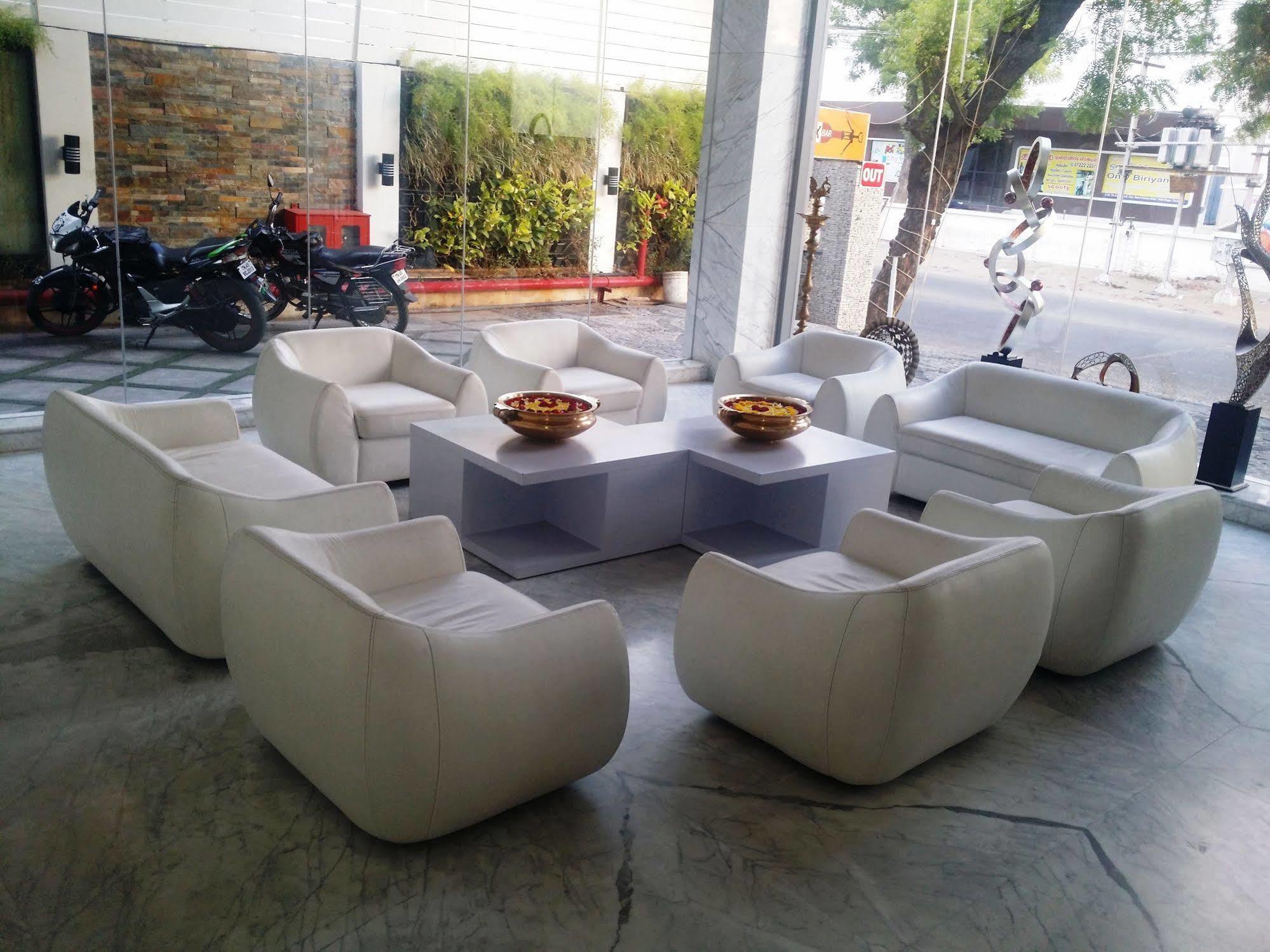 Hotel Oxina Lygon Tiruchirappalli ภายนอก รูปภาพ