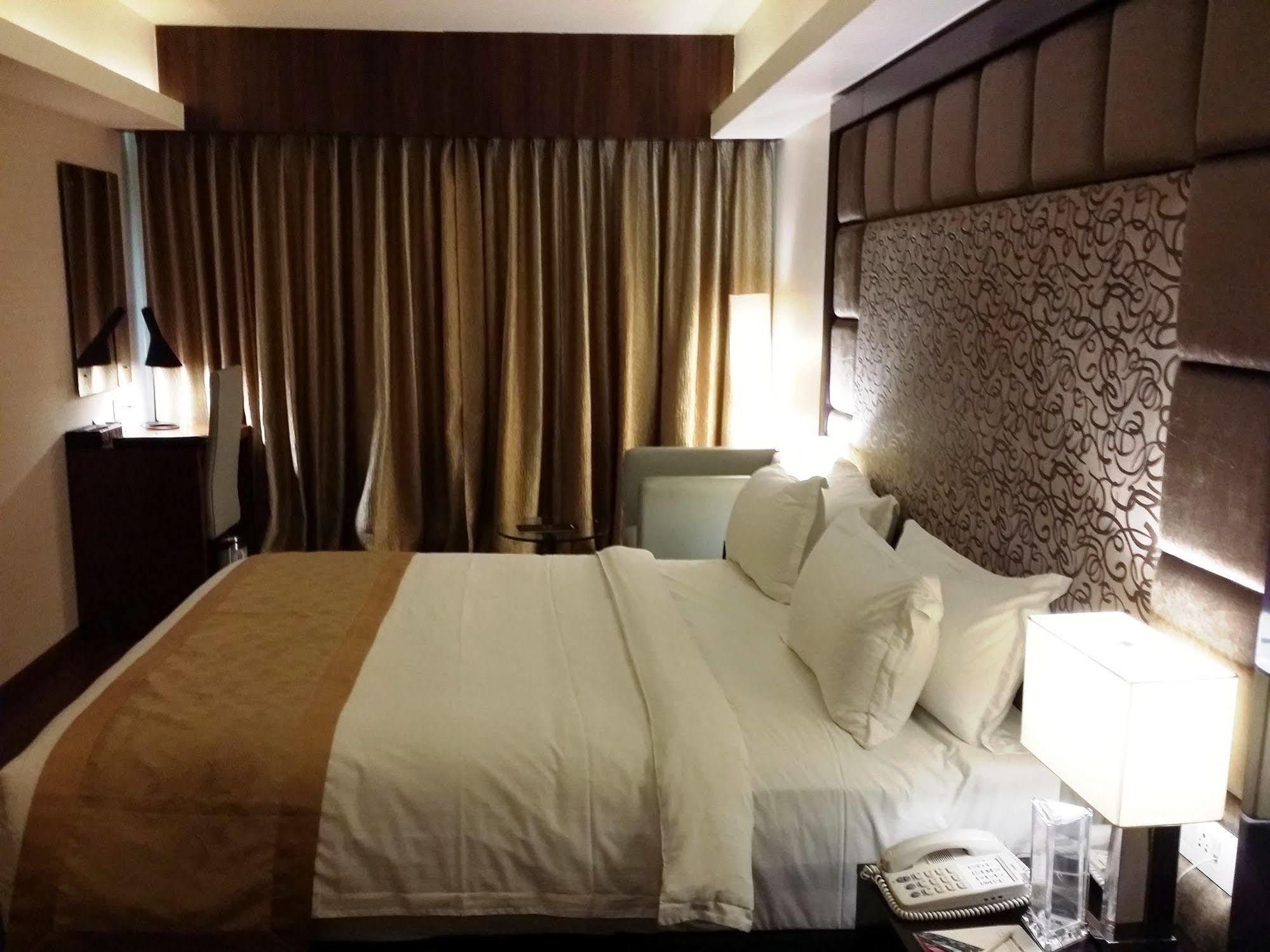 Hotel Oxina Lygon Tiruchirappalli ภายนอก รูปภาพ