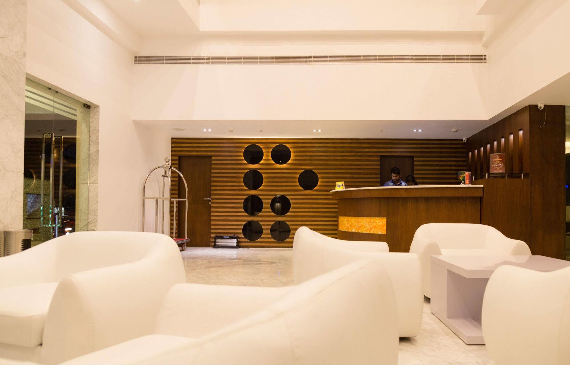 Hotel Oxina Lygon Tiruchirappalli ภายนอก รูปภาพ