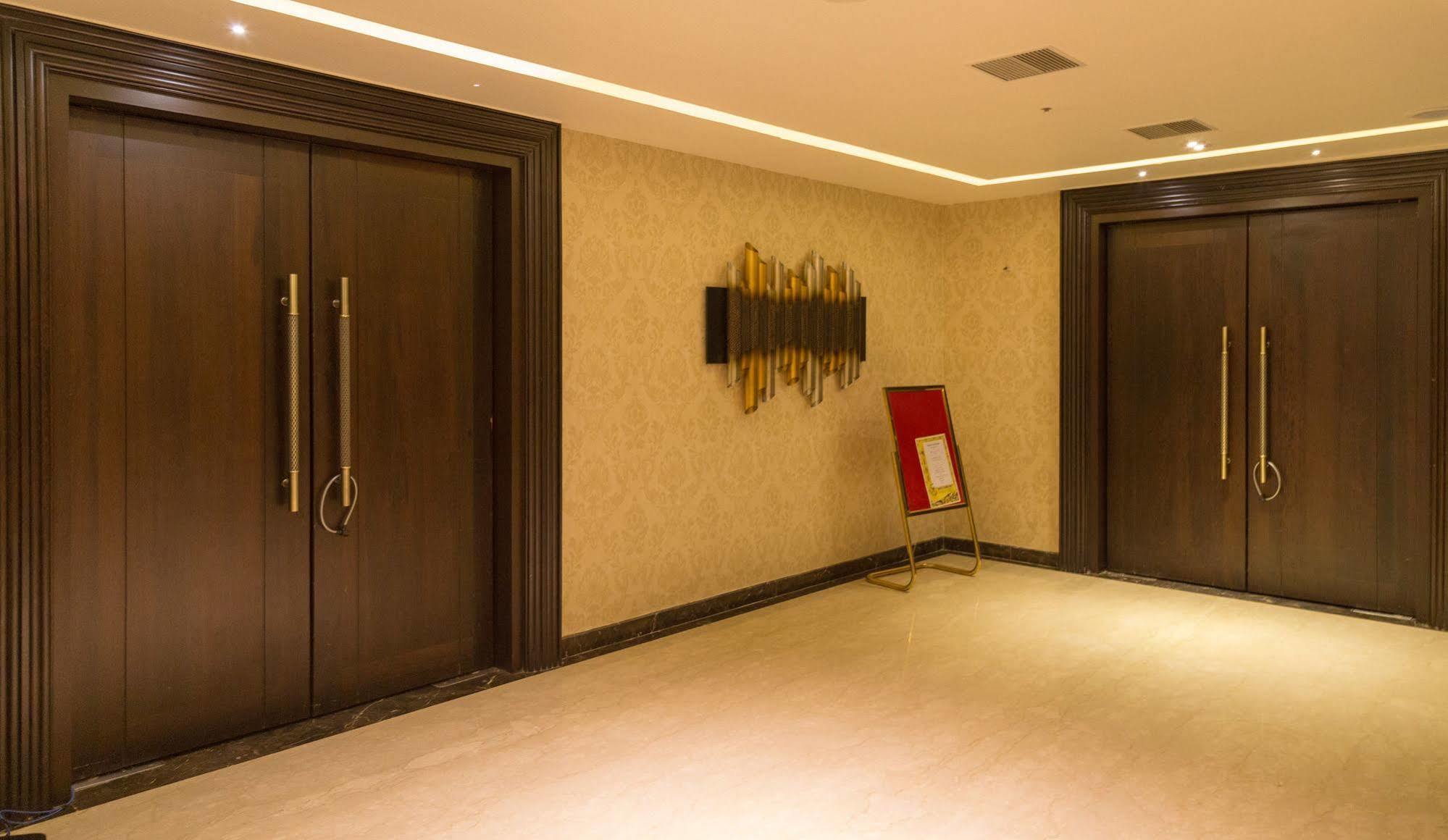 Hotel Oxina Lygon Tiruchirappalli ภายนอก รูปภาพ